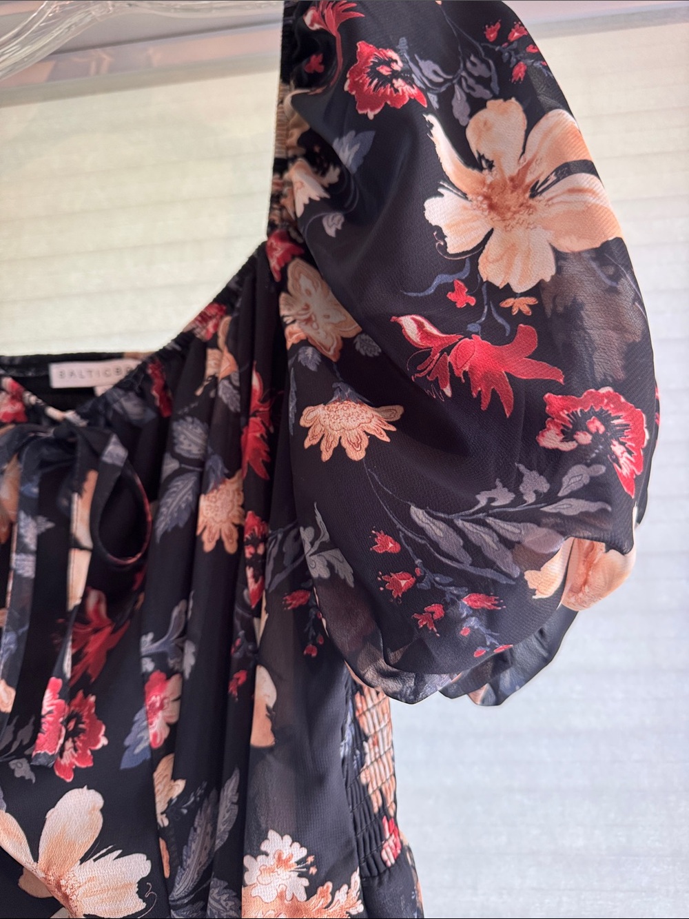 Baltic Born Black Floral Puff-Sleeve Midi Dress - Picture 4 of 5